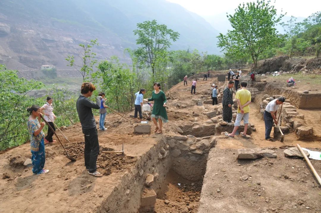 绥江地方历史学者赵旭良史志不移踏遍青山